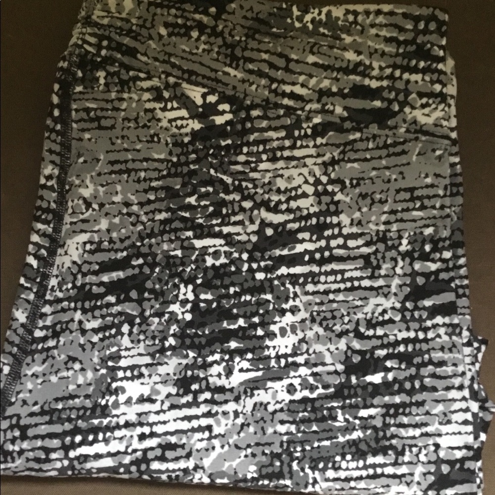 Barely worn Calvin Klein leggings Capri blk/gray - Picture 2 of 4